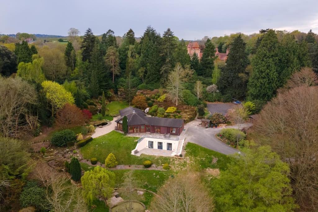 Modern Country Villa, Stunning Gardens And View Royal Tunbridge Wells Exterior photo